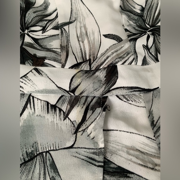 Dynamite split leg jumpsuit - Picture 2 of 4